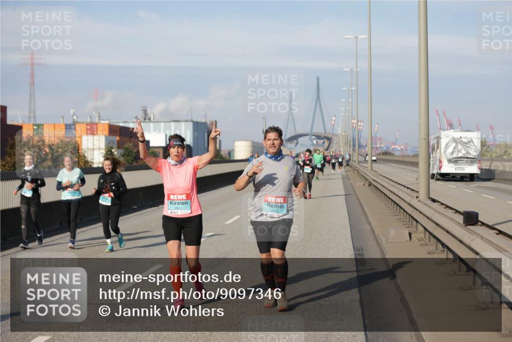 03.10.2025 - Köhlbrandbrückenlauf Jannik Wohlers http://msf.ph/oto/9097346 03.10.2025 10:18:06 Position 3 2612, 2613 meine-sportfotos.de