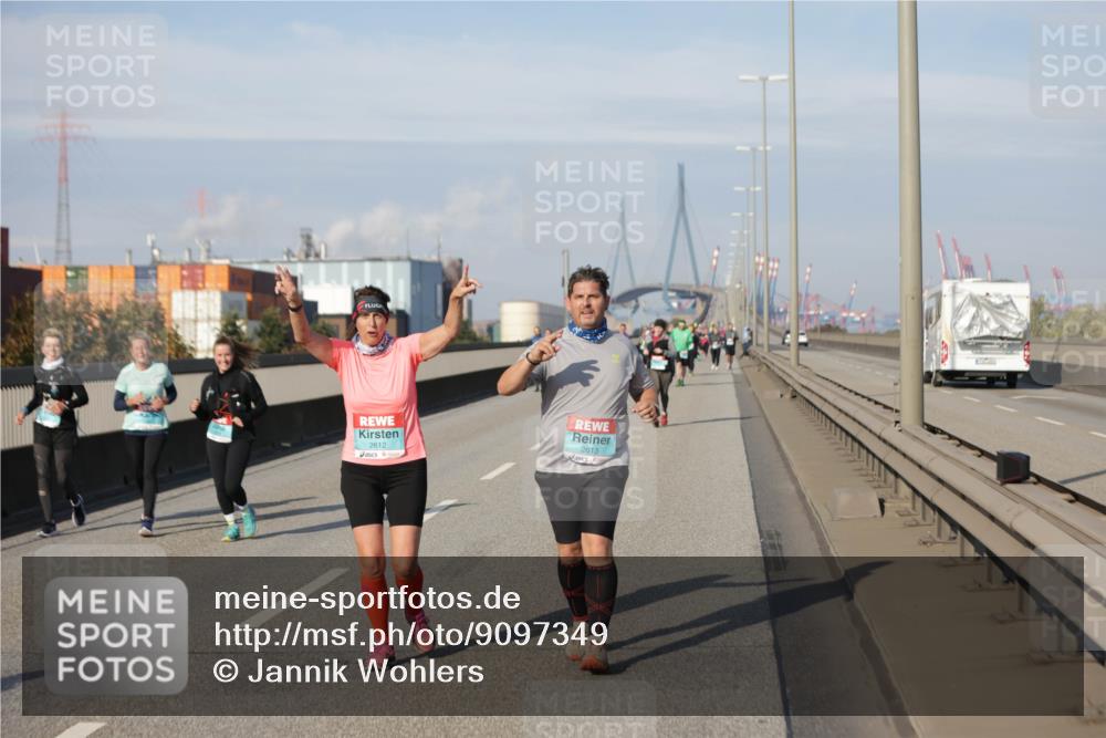 03.10.2025 - Köhlbrandbrückenlauf Jannik Wohlers http://msf.ph/oto/9097349 03.10.2025 10:18:06 Position 3 2612, 2613 meine-sportfotos.de