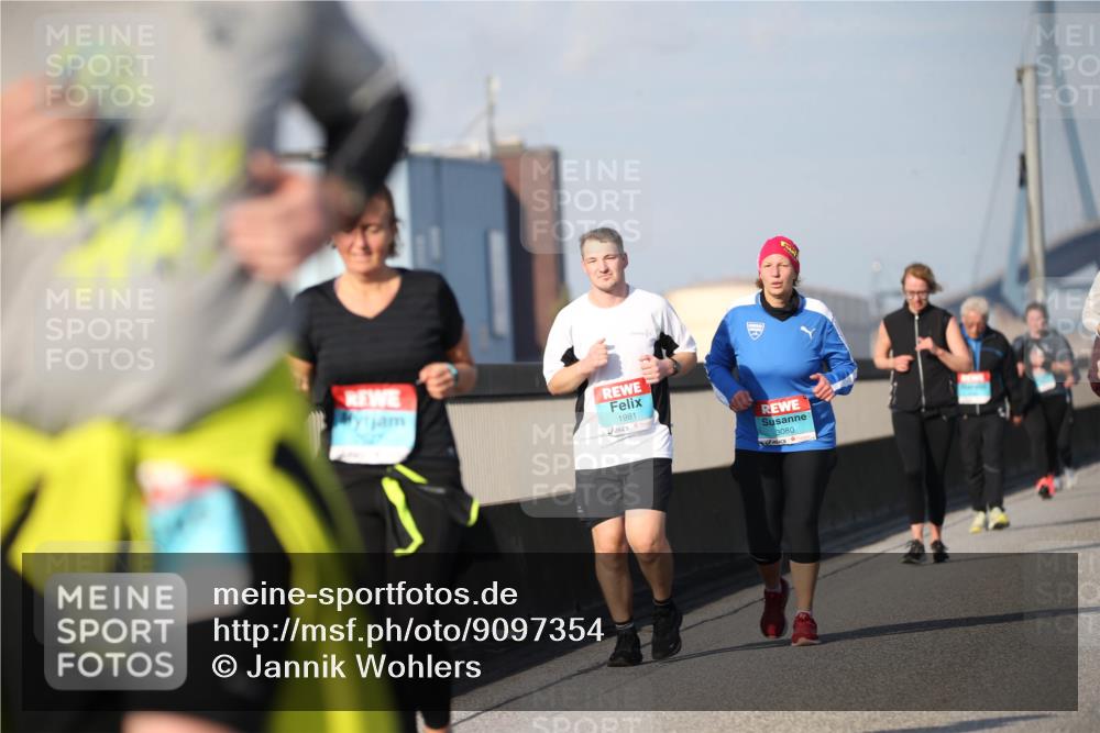 03.10.2025 - Köhlbrandbrückenlauf Jannik Wohlers http://msf.ph/oto/9097354 03.10.2025 10:15:58 Position 3 1981, 3080 meine-sportfotos.de