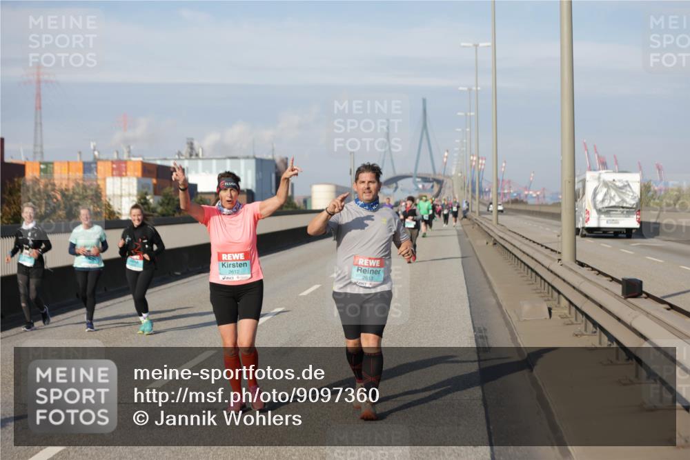 03.10.2025 - Köhlbrandbrückenlauf Jannik Wohlers http://msf.ph/oto/9097360 03.10.2025 10:18:06 Position 3 2612, 2613 meine-sportfotos.de