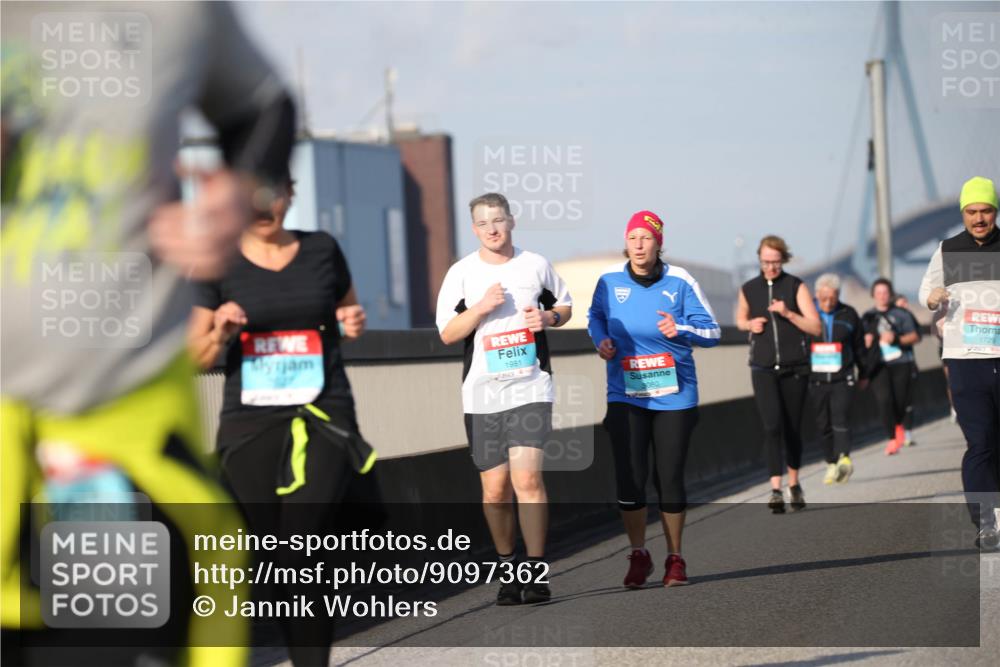 03.10.2025 - Köhlbrandbrückenlauf Jannik Wohlers http://msf.ph/oto/9097362 03.10.2025 10:15:58 Position 3 1981, 080, 1723 meine-sportfotos.de