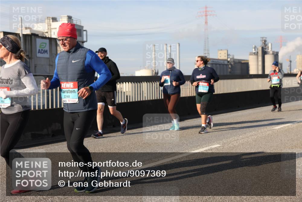 03.10.2025 - Köhlbrandbrückenlauf Lena Gebhardt http://msf.ph/oto/9097369 03.10.2025 10:10:12 Position 2 2466, 2248 meine-sportfotos.de