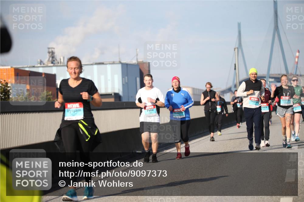 03.10.2025 - Köhlbrandbrückenlauf Jannik Wohlers http://msf.ph/oto/9097373 03.10.2025 10:15:59 Position 3 1981, 1729 meine-sportfotos.de