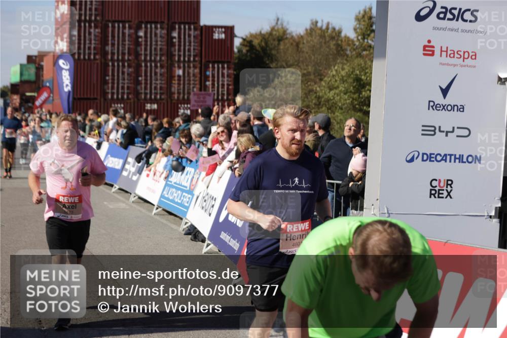 03.10.2025 - Köhlbrandbrückenlauf Jannik Wohlers http://msf.ph/oto/9097377 03.10.2025 13:21:17 Ziel 4363, 4379, 4393, 4601, 4749, 4838, 4846, 5265, 5450, 5618, 5746, 5873, 5878, 5882, 5883, 6262, 6602, 6675, 6676, 6679, 6756 meine-sportfotos.de