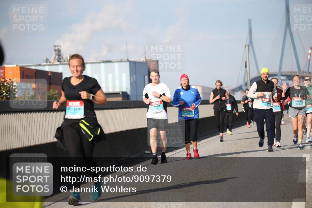 03.10.2025 - Köhlbrandbrückenlauf Jannik Wohlers http://msf.ph/oto/9097379 03.10.2025 10:15:59 Position 3 1981, 1729 meine-sportfotos.de