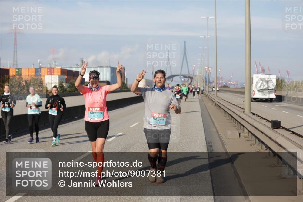 03.10.2025 - Köhlbrandbrückenlauf Jannik Wohlers http://msf.ph/oto/9097381 03.10.2025 10:18:06 Position 3 2612, 2613 meine-sportfotos.de