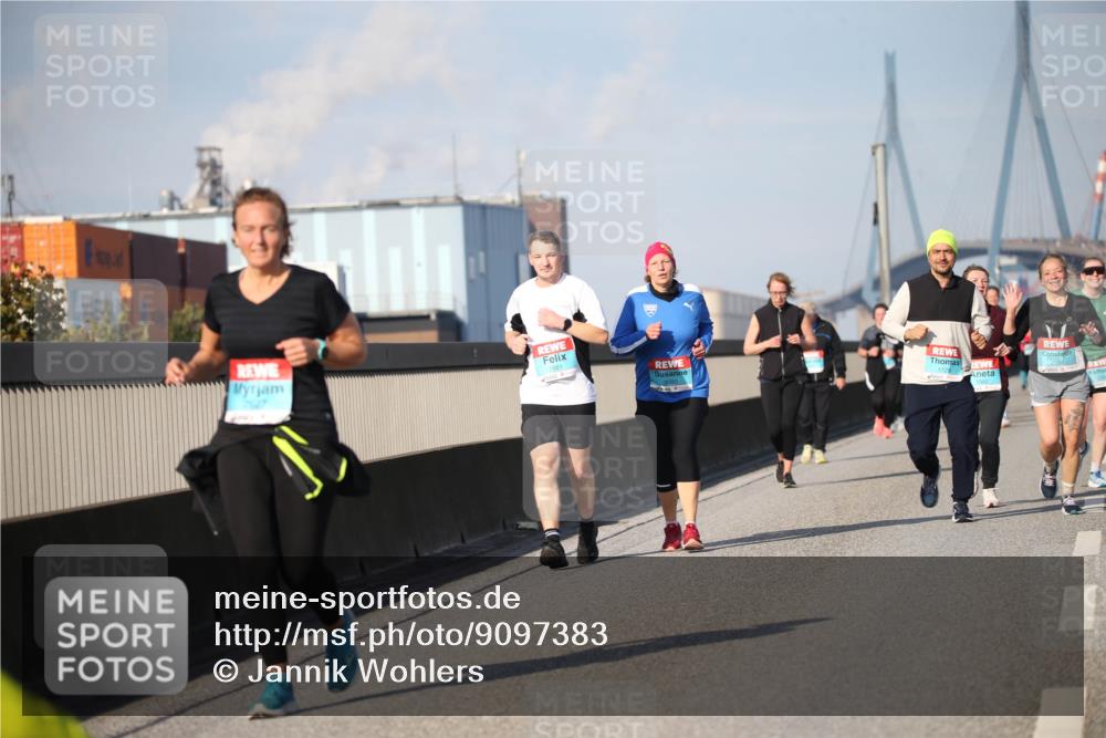 03.10.2025 - Köhlbrandbrückenlauf Jannik Wohlers http://msf.ph/oto/9097383 03.10.2025 10:15:59 Position 3 2558 meine-sportfotos.de