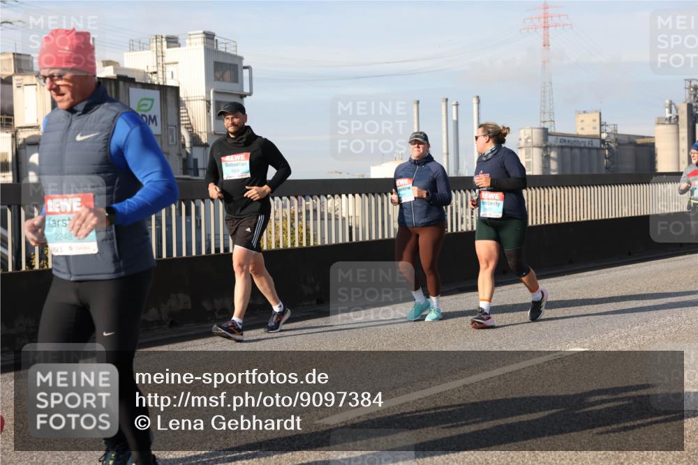 03.10.2025 - Köhlbrandbrückenlauf Lena Gebhardt http://msf.ph/oto/9097384 03.10.2025 10:10:13 Position 2 2248, 1606, 1497 meine-sportfotos.de