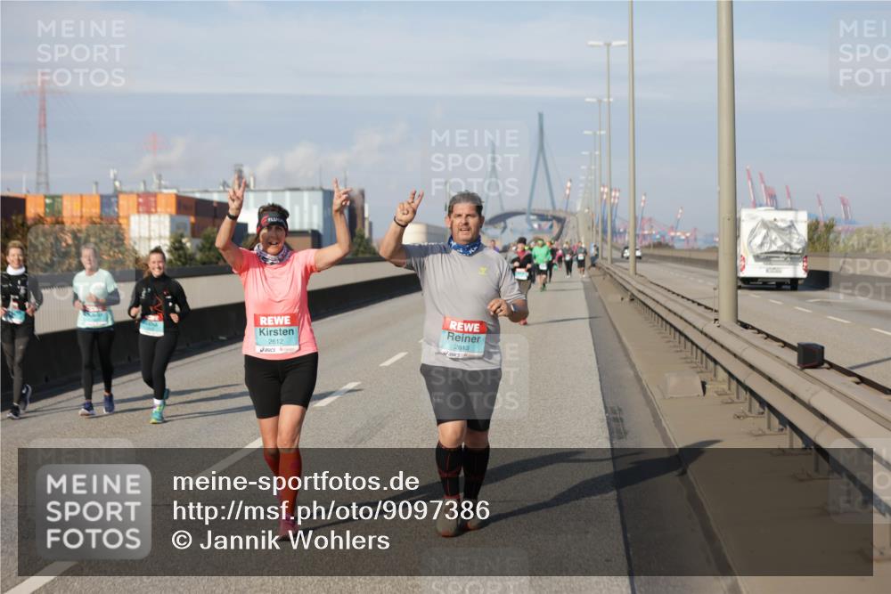 03.10.2025 - Köhlbrandbrückenlauf Jannik Wohlers http://msf.ph/oto/9097386 03.10.2025 10:18:06 Position 3 2612, 2613 meine-sportfotos.de