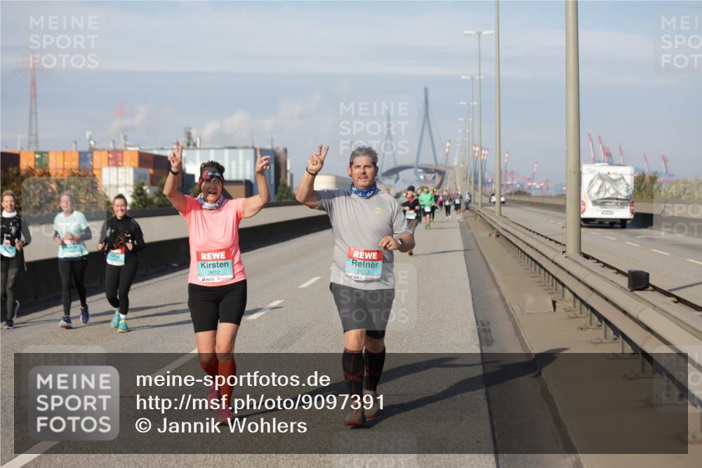 03.10.2025 - Köhlbrandbrückenlauf Jannik Wohlers http://msf.ph/oto/9097391 03.10.2025 10:18:06 Position 3 2612, 2613 meine-sportfotos.de