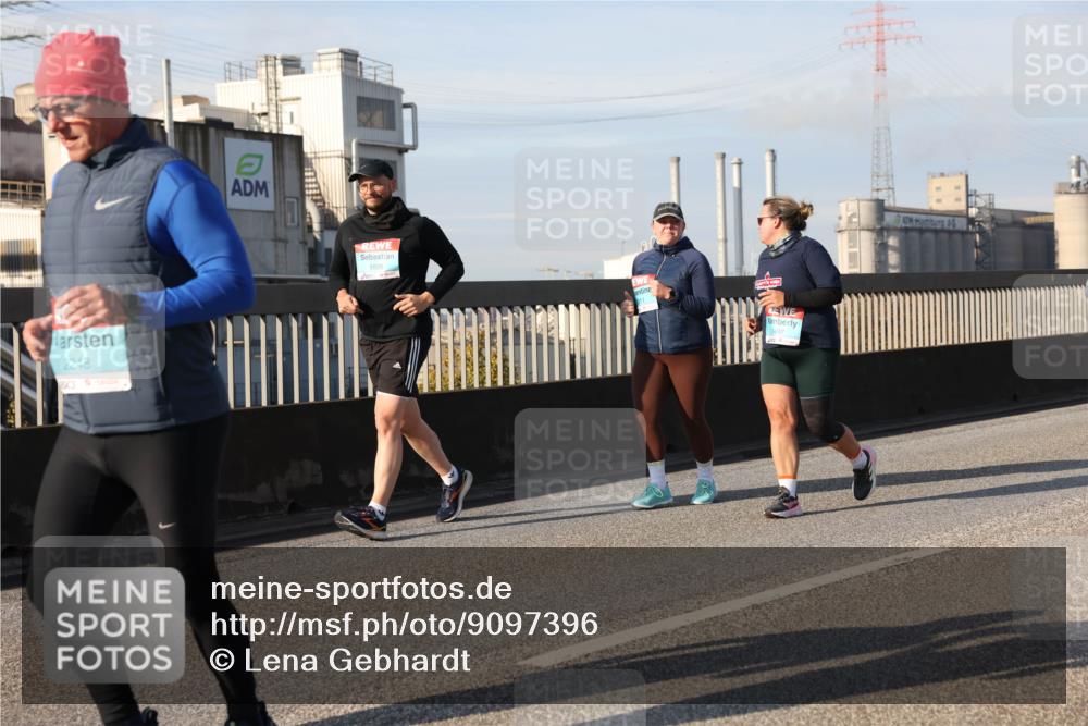 03.10.2025 - Köhlbrandbrückenlauf Lena Gebhardt http://msf.ph/oto/9097396 03.10.2025 10:10:13 Position 2 2248, 1606, 1497 meine-sportfotos.de
