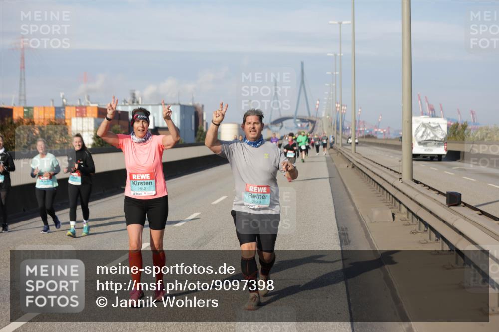 03.10.2025 - Köhlbrandbrückenlauf Jannik Wohlers http://msf.ph/oto/9097398 03.10.2025 10:18:07 Position 3 2612, 2613 meine-sportfotos.de