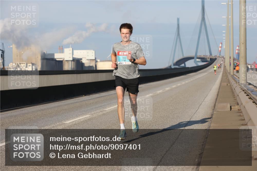 03.10.2025 - Köhlbrandbrückenlauf Lena Gebhardt http://msf.ph/oto/9097401 03.10.2025 09:33:40 Position 2 3782 meine-sportfotos.de