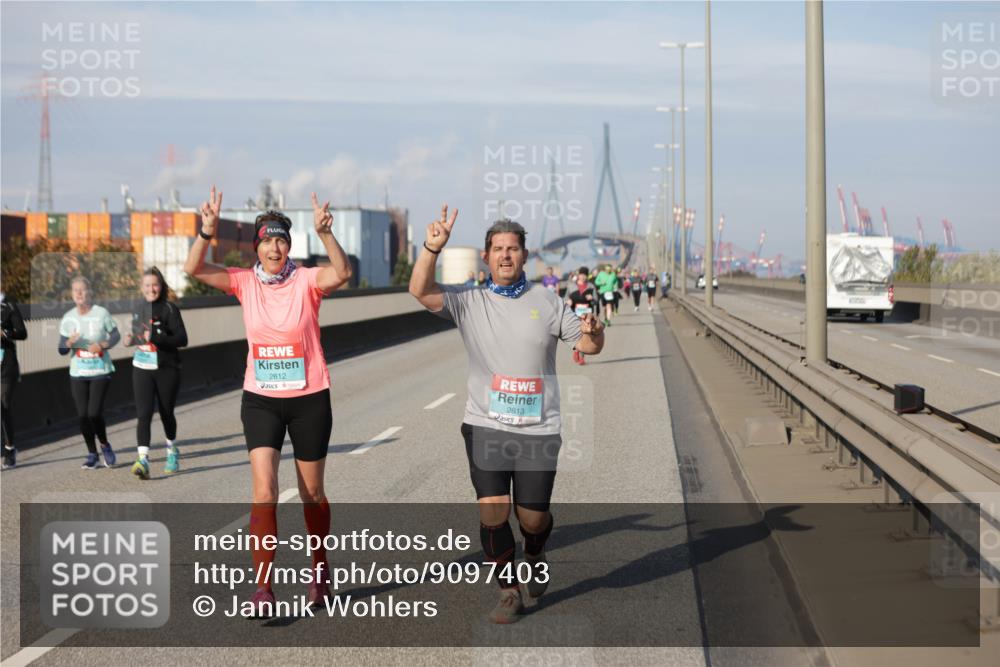 03.10.2025 - Köhlbrandbrückenlauf Jannik Wohlers http://msf.ph/oto/9097403 03.10.2025 10:18:07 Position 3 2612, 2613 meine-sportfotos.de