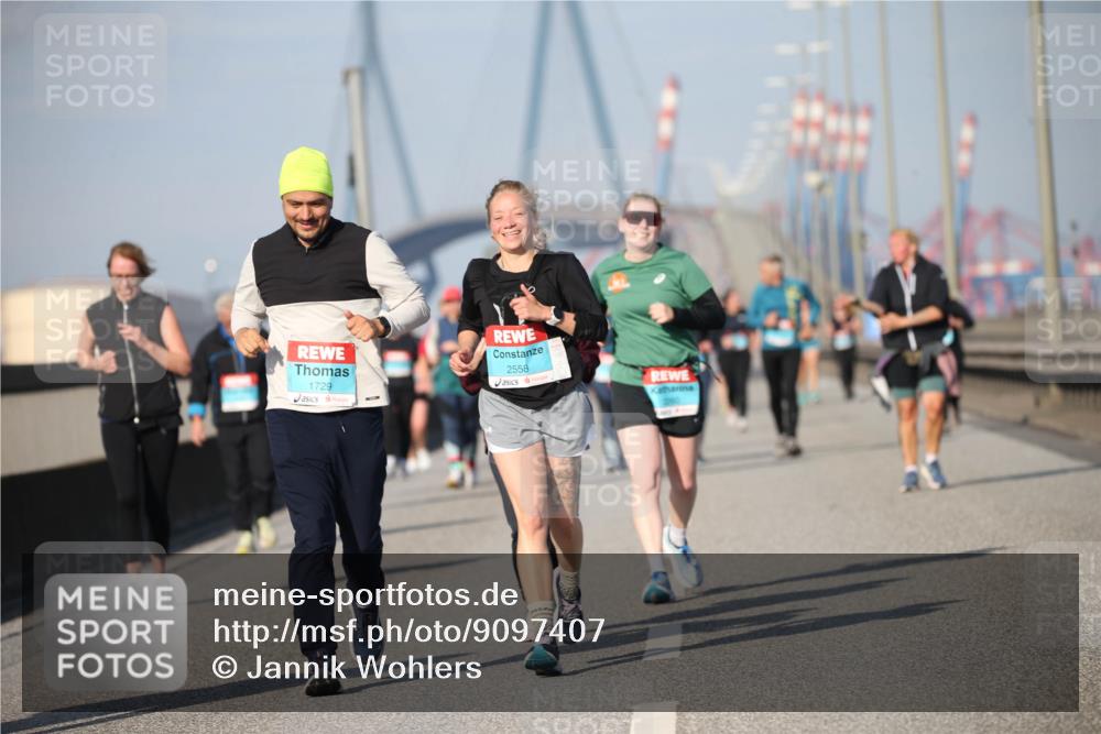 03.10.2025 - Köhlbrandbrückenlauf Jannik Wohlers http://msf.ph/oto/9097407 03.10.2025 10:16:02 Position 3 1729, 2558 meine-sportfotos.de