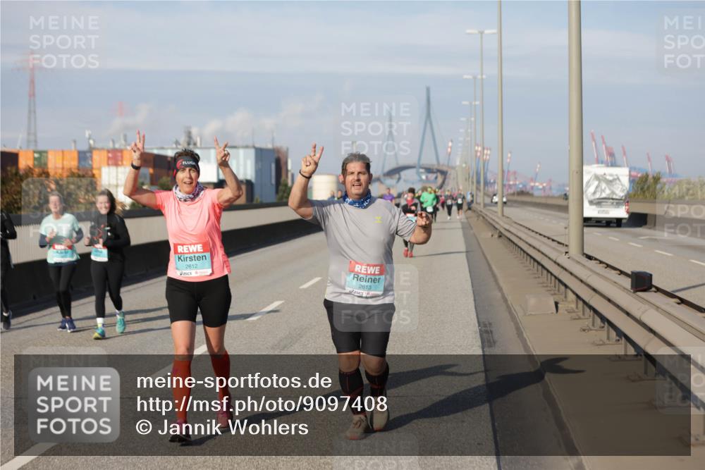 03.10.2025 - Köhlbrandbrückenlauf Jannik Wohlers http://msf.ph/oto/9097408 03.10.2025 10:18:07 Position 3 2612, 2613 meine-sportfotos.de