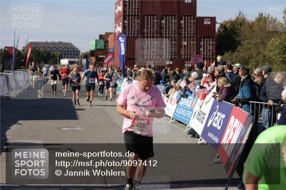 03.10.2025 - Köhlbrandbrückenlauf Jannik Wohlers http://msf.ph/oto/9097412 03.10.2025 13:21:17 Ziel 4363, 4379, 4393, 4601, 4749, 4838, 4846, 5265, 5450, 5618, 5746, 5873, 5878, 5882, 5883, 6262, 6602, 6675, 6676, 6679, 6756 meine-sportfotos.de