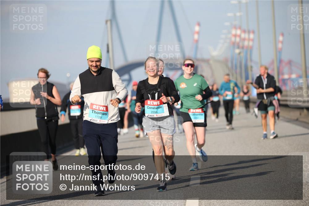 03.10.2025 - Köhlbrandbrückenlauf Jannik Wohlers http://msf.ph/oto/9097415 03.10.2025 10:16:02 Position 3 1729, 2558 meine-sportfotos.de