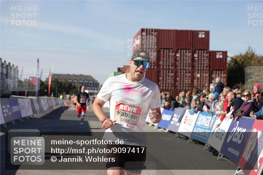 03.10.2025 - Köhlbrandbrückenlauf Jannik Wohlers http://msf.ph/oto/9097417 03.10.2025 12:55:59 Ziel 5966, 6480, 6778 meine-sportfotos.de