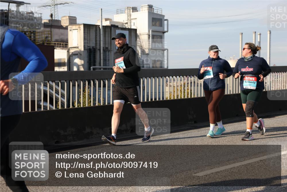 03.10.2025 - Köhlbrandbrückenlauf Lena Gebhardt http://msf.ph/oto/9097419 03.10.2025 10:10:13 Position 2 1497 meine-sportfotos.de