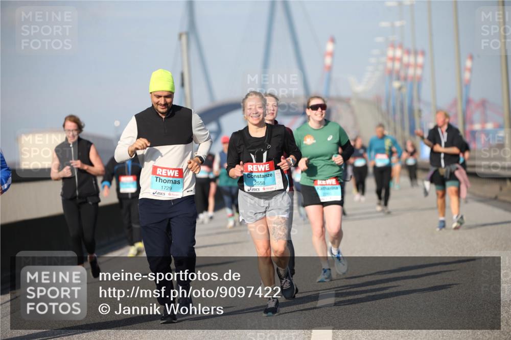 03.10.2025 - Köhlbrandbrückenlauf Jannik Wohlers http://msf.ph/oto/9097422 03.10.2025 10:16:02 Position 3 1729, 2558 meine-sportfotos.de