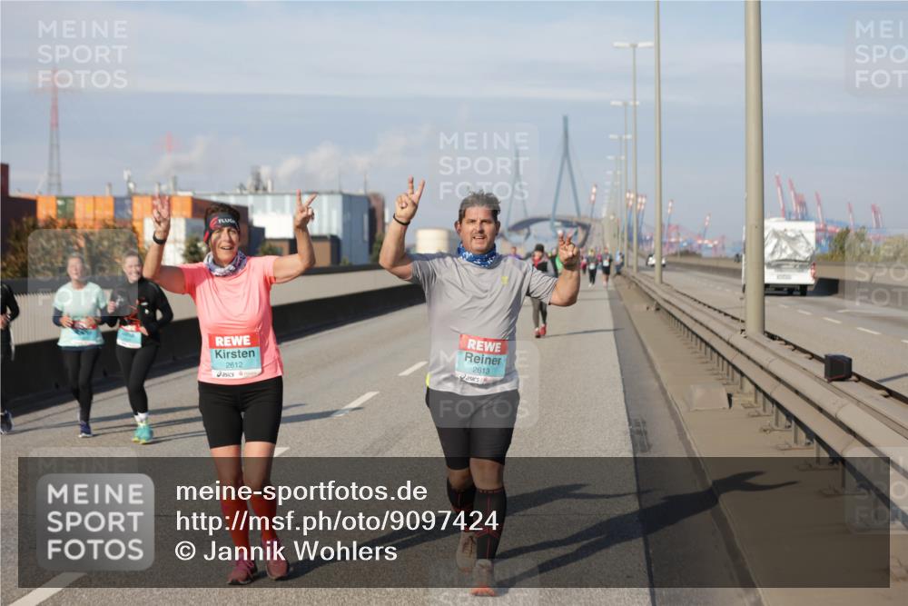 03.10.2025 - Köhlbrandbrückenlauf Jannik Wohlers http://msf.ph/oto/9097424 03.10.2025 10:18:07 Position 3 2612, 2613 meine-sportfotos.de