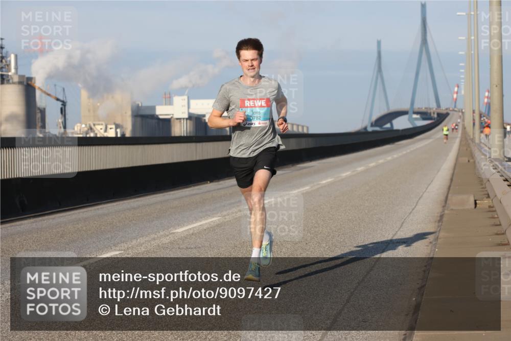 03.10.2025 - Köhlbrandbrückenlauf Lena Gebhardt http://msf.ph/oto/9097427 03.10.2025 09:33:40 Position 2 3782 meine-sportfotos.de
