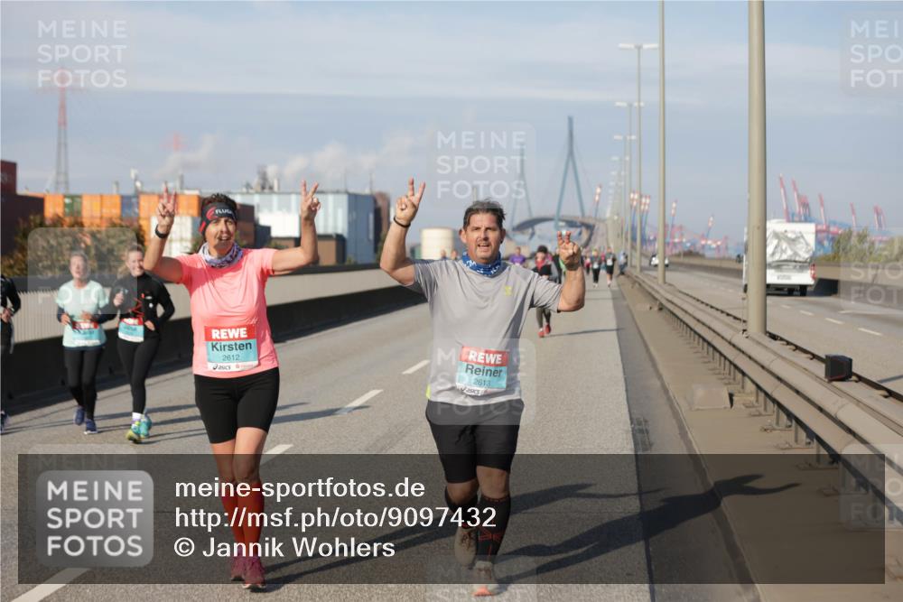 03.10.2025 - Köhlbrandbrückenlauf Jannik Wohlers http://msf.ph/oto/9097432 03.10.2025 10:18:07 Position 3 2612, 2613 meine-sportfotos.de