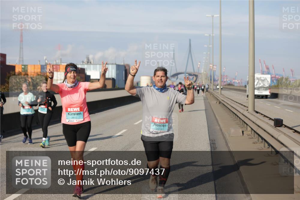 03.10.2025 - Köhlbrandbrückenlauf Jannik Wohlers http://msf.ph/oto/9097437 03.10.2025 10:18:07 Position 3 2612, 2613 meine-sportfotos.de
