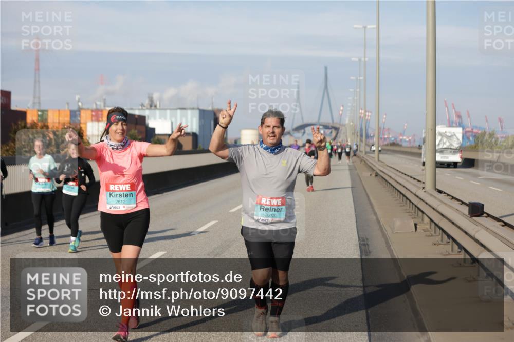03.10.2025 - Köhlbrandbrückenlauf Jannik Wohlers http://msf.ph/oto/9097442 03.10.2025 10:18:07 Position 3 2612, 2613 meine-sportfotos.de
