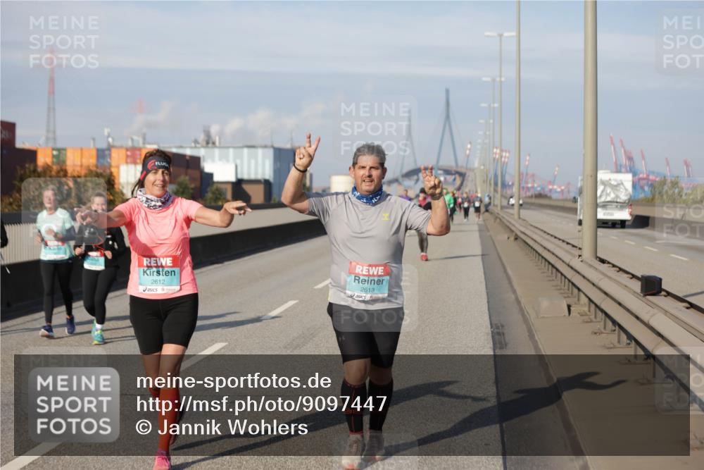 03.10.2025 - Köhlbrandbrückenlauf Jannik Wohlers http://msf.ph/oto/9097447 03.10.2025 10:18:07 Position 3 2612, 2613 meine-sportfotos.de