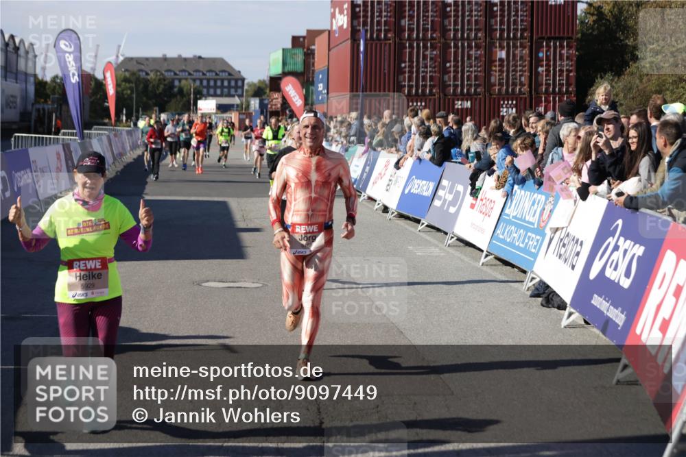 03.10.2025 - Köhlbrandbrückenlauf Jannik Wohlers http://msf.ph/oto/9097449 03.10.2025 13:22:24 Ziel 4239, 5072, 5235, 5272, 5400, 5401, 5720, 5851, 5929, 6188, 6531 meine-sportfotos.de
