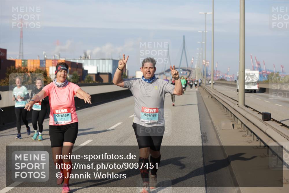 03.10.2025 - Köhlbrandbrückenlauf Jannik Wohlers http://msf.ph/oto/9097451 03.10.2025 10:18:07 Position 3 2612, 2613 meine-sportfotos.de