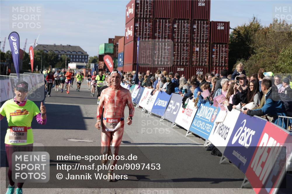 03.10.2025 - Köhlbrandbrückenlauf Jannik Wohlers http://msf.ph/oto/9097453 03.10.2025 13:22:24 Ziel 4239, 5072, 5235, 5272, 5400, 5401, 5720, 5851, 5929, 6188, 6531 meine-sportfotos.de