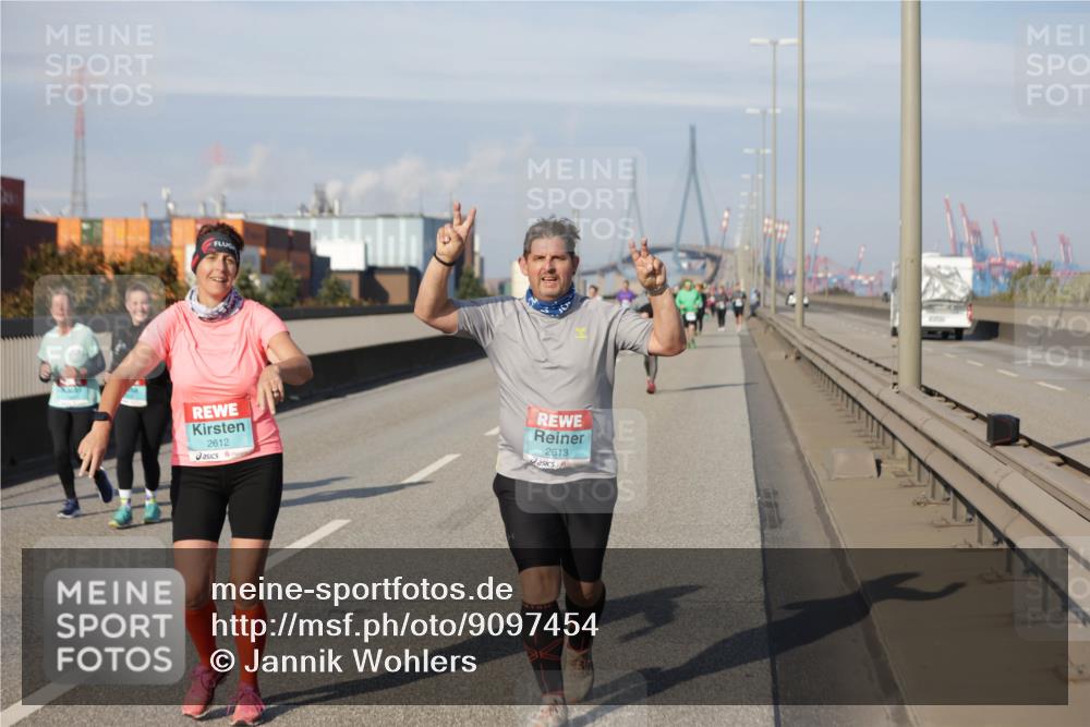 03.10.2025 - Köhlbrandbrückenlauf Jannik Wohlers http://msf.ph/oto/9097454 03.10.2025 10:18:07 Position 3 2612, 2613 meine-sportfotos.de