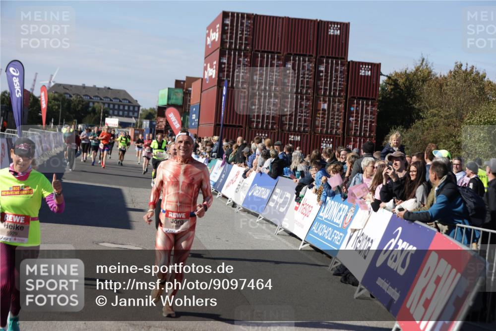 03.10.2025 - Köhlbrandbrückenlauf Jannik Wohlers http://msf.ph/oto/9097464 03.10.2025 13:22:24 Ziel 4239, 5072, 5235, 5272, 5400, 5401, 5720, 5851, 5929, 6188, 6531 meine-sportfotos.de