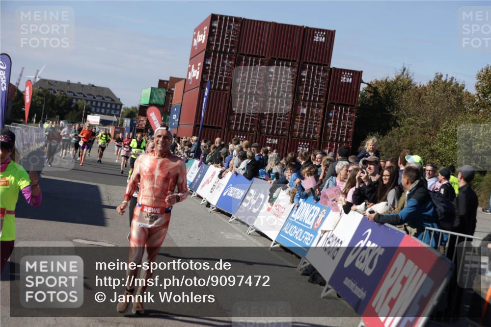 03.10.2025 - Köhlbrandbrückenlauf Jannik Wohlers http://msf.ph/oto/9097472 03.10.2025 13:22:24 Ziel 4239, 5072, 5235, 5272, 5400, 5401, 5720, 5851, 5929, 6188, 6531 meine-sportfotos.de
