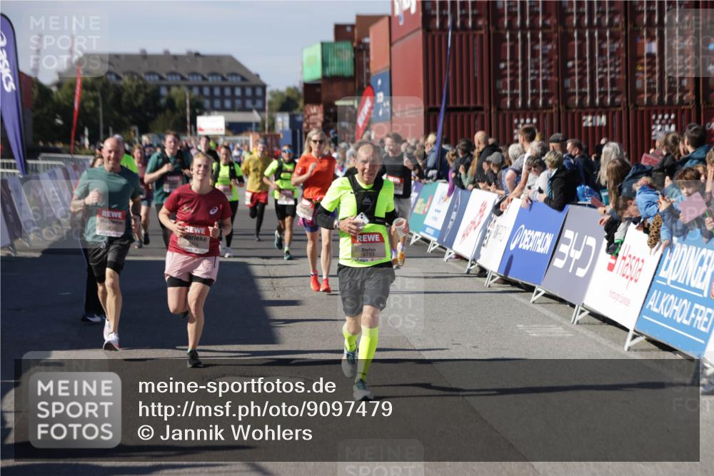03.10.2025 - Köhlbrandbrückenlauf Jannik Wohlers http://msf.ph/oto/9097479 03.10.2025 13:22:31 Ziel 4481, 4482, 4508, 5213, 5214, 5272, 5839, 5851, 5929, 5982, 6188, 6300, 6413, 6733 meine-sportfotos.de