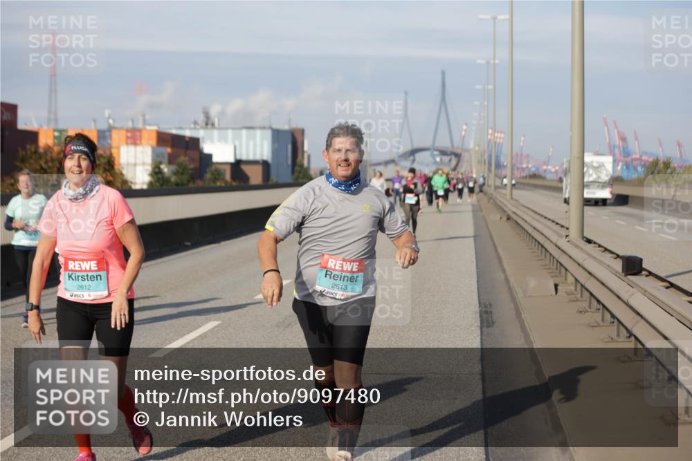 03.10.2025 - Köhlbrandbrückenlauf Jannik Wohlers http://msf.ph/oto/9097480 03.10.2025 10:18:08 Position 3 2612, 57, 2613 meine-sportfotos.de