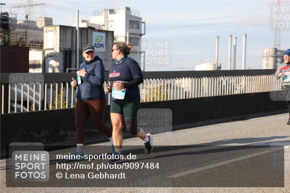 03.10.2025 - Köhlbrandbrückenlauf Lena Gebhardt http://msf.ph/oto/9097484 03.10.2025 10:10:14 Position 2 1497 meine-sportfotos.de