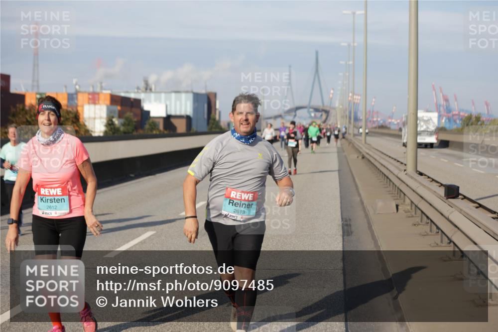 03.10.2025 - Köhlbrandbrückenlauf Jannik Wohlers http://msf.ph/oto/9097485 03.10.2025 10:18:08 Position 3 2612, 2613 meine-sportfotos.de