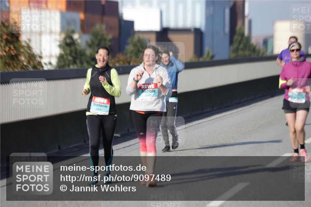 03.10.2025 - Köhlbrandbrückenlauf Jannik Wohlers http://msf.ph/oto/9097489 03.10.2025 10:18:23 Position 3 2547, 2199 meine-sportfotos.de