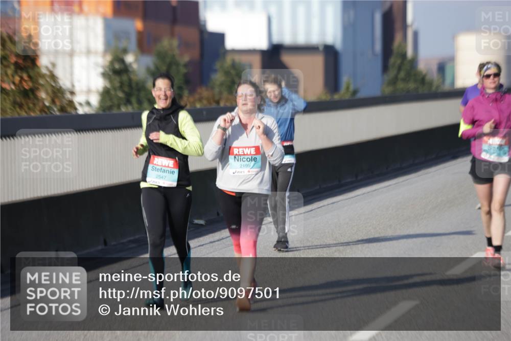 03.10.2025 - Köhlbrandbrückenlauf Jannik Wohlers http://msf.ph/oto/9097501 03.10.2025 10:18:23 Position 3 2547, 2199 meine-sportfotos.de