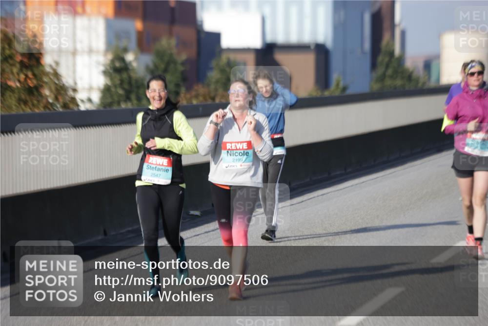 03.10.2025 - Köhlbrandbrückenlauf Jannik Wohlers http://msf.ph/oto/9097506 03.10.2025 10:18:23 Position 3 2547, 2199 meine-sportfotos.de
