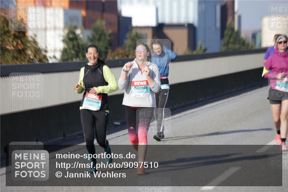 03.10.2025 - Köhlbrandbrückenlauf Jannik Wohlers http://msf.ph/oto/9097510 03.10.2025 10:18:23 Position 3 2547, 2199 meine-sportfotos.de
