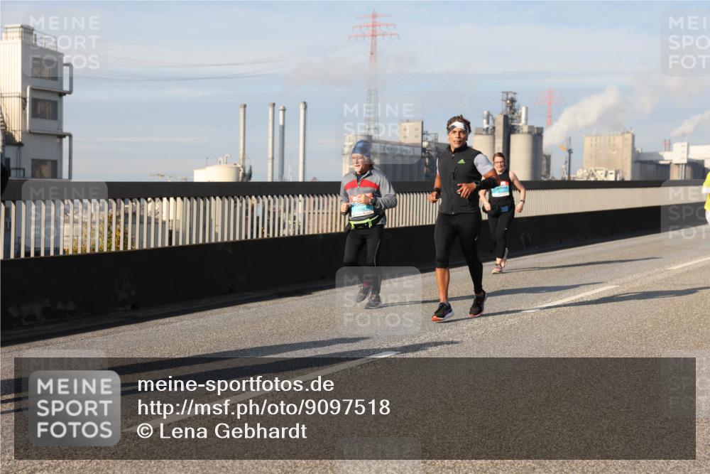 03.10.2025 - Köhlbrandbrückenlauf Lena Gebhardt http://msf.ph/oto/9097518 03.10.2025 10:10:14 Position 2  meine-sportfotos.de