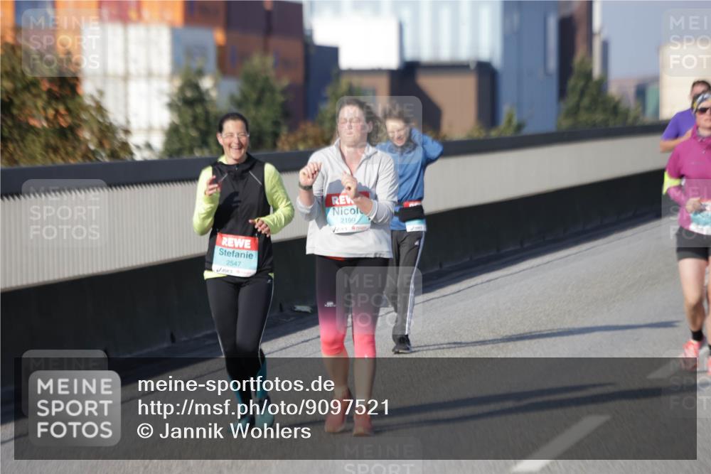03.10.2025 - Köhlbrandbrückenlauf Jannik Wohlers http://msf.ph/oto/9097521 03.10.2025 10:18:23 Position 3 2547, 2199 meine-sportfotos.de