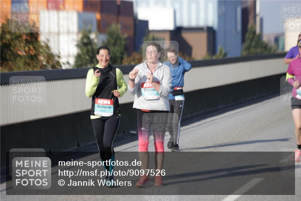 03.10.2025 - Köhlbrandbrückenlauf Jannik Wohlers http://msf.ph/oto/9097526 03.10.2025 10:18:23 Position 3 2547, 2199 meine-sportfotos.de