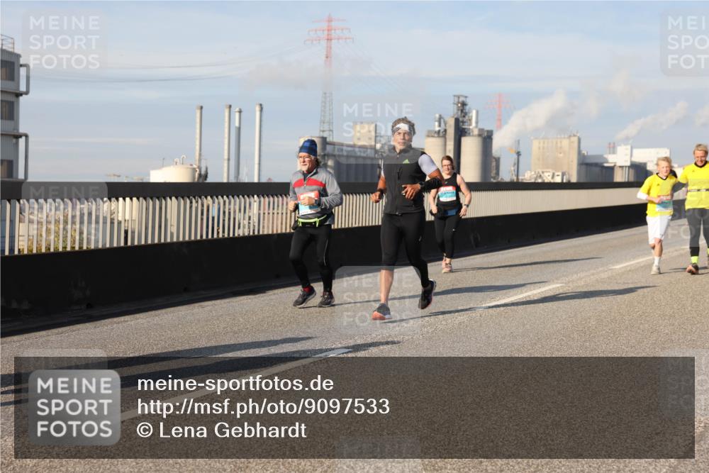 03.10.2025 - Köhlbrandbrückenlauf Lena Gebhardt http://msf.ph/oto/9097533 03.10.2025 10:10:15 Position 2  meine-sportfotos.de