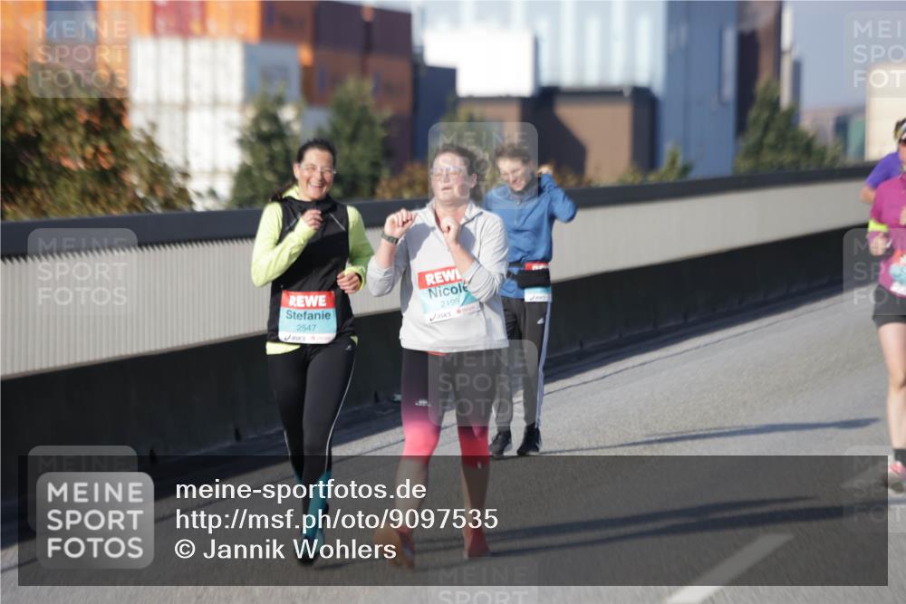 03.10.2025 - Köhlbrandbrückenlauf Jannik Wohlers http://msf.ph/oto/9097535 03.10.2025 10:18:23 Position 3 2547, 2199 meine-sportfotos.de